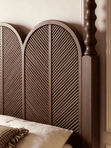 Cadre de lit en bois traditionnel, taille king, tête de lit capitonnée avec design arqué et finition foncée - Product Image 2