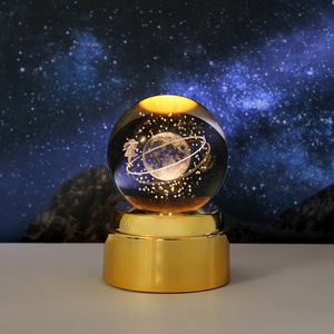 Lámpara de Noche de Bola de Cristal con Patrón del Universo Grabado con Láser 3D, Rotación Automática Personalizable - Product Image 3