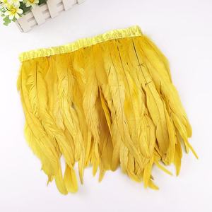 <span class=keywords><strong>Vente</strong></span> en gros <span class=keywords><strong>de</strong></span> franges <span class=keywords><strong>de</strong></span> plumes <span class=keywords><strong>de</strong></span> coq <span class=keywords><strong>de</strong></span> 25 à 30 cm avec ruban <span class=keywords><strong>de</strong></span> satin pour costumes <span class=keywords><strong>de</strong></span> carnaval, samba, accessoires décoratifs - Product Image 4