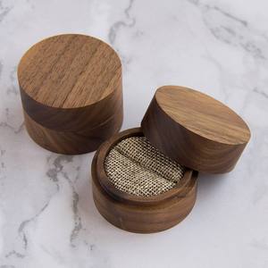 กล่องแหวนไม้สำหรับใส่เครื่องประดับทรงกลมกล่องใส่แหวนวอลนัทสำหรับงานหมั้นในงานแต่งงานขนาดเล็ก - Product Image 2