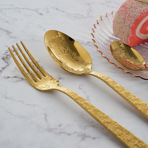 Juego <span class=keywords><strong>de</strong></span> cubiertos <span class=keywords><strong>de</strong></span> lujo <span class=keywords><strong>de</strong></span> 4 piezas con diseño tallado en oro, vajilla alta <span class=keywords><strong>de</strong></span> acero inoxidable <span class=keywords><strong>para</strong></span> restaurante <span class=keywords><strong>de</strong></span> fiesta - Product Image 3