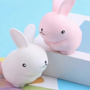 Jouet Squishy Lapin Porte-Bonheur Mignon, Rempli de PVA, Anti-Stress à Presser pour Enfants et Adultes, Jouet Sensoriel Doux pour Soulager l'Anxiété - Product Image 4
