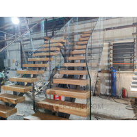 Moderne Stahl-Holz-Treppe für Villen-Innenräume Maßgefertigte Innen-Geradtreppe mit Holzstufen Mono-Stringer-Treppe