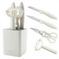 Multifunctionele keukenaccessoireset inclusief schaar, fruitmes, mes, garde, flesopener voor huishoudelijk gebruik en koken thuis.
