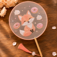 Éventail pliant en bambou de style japonais imprimé sur mesure avec motif de fleurs de prunier et logo OEM ODM Fabricant de cadeaux promotionnels