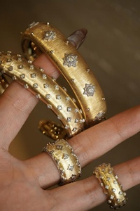 แหวนแต่งงานวินเทจคลาสสิกหรูหรา ทอง 18K ชุบโรเดียม ประดับเพชรธรรมชาติ - Product Image 4