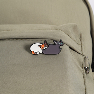 Pin Enamel Kartun Kucing Ganas Lucu, Bros Kucing Menggigit, Grosir, Lencana Kerah, Perhiasan Hewan Imut - Product Image 3