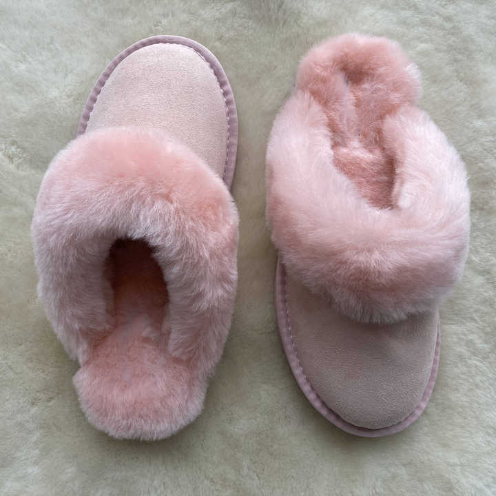THICK-SOLED SLIPPER IN WHITE LAMB FUR