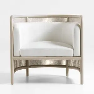 Mobilier d'intérieur design classique chaise tonneau traditionnelle en rotin cadre en bois dossier rembourré chaise d'appoint blanche délavée