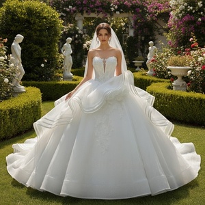 Robe de mariée Xs223 Glamour en dentelle perlée ivoire avec appliques, grande taille, ornée de cristaux, coupe cœur, à volants, style robe de bal, pour la mère de la mariée - Product Image 1