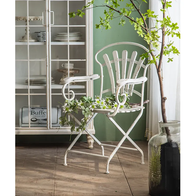 Silla de Metal Estilo nórdico para sala de estar, sillón de diseño único, creativo, Retro, blanco, Vintage