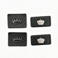 Étiquette personnalisée en cuir PU avec bordure métallique peinte pour sacs, étiquettes de vêtements à coudre, accessoires de confection, vente en gros, usine OEM