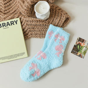 Özel Logo moda kış vizon kadife kürklü kazık çorap peluş kalınlaşmış sıcak uyku kat rahat Polyester çorap - Product Image 5