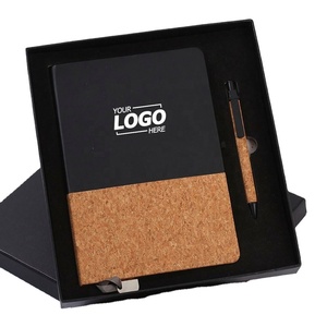 ชุดของขวัญสมุดโน้ตคอร์ก - สมุดบันทึกรักษ์โลกพร้อมสายรัด ปิดด้วยสายรัด เหมาะสำหรับของขวัญองค์กรและโปรโมชั่น - Product Image 1