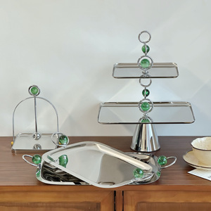 Plateau de service alimentaire <span class=keywords><strong>d</strong></span>écoratif en acier inoxydable <span class=keywords><strong>argent</strong></span>é personnalisé de haute qualité avec poignées - Product Image 1