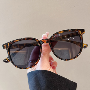 Lunettes de soleil Qianai Fashion pour hommes, protection UV400, monture PC, style quadrilatère, type 3, verres noirs, pour usage extérieur - Product Image 4