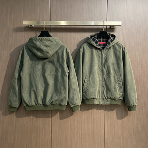 Blouson à capuche pour homme en toile délavée vert olive, doublure à carreaux, fermeture éclair, coupe courte et ample, style workwear vintage - Product Image 2