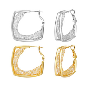 ต่างหูแฟชั่น<span class=keywords><strong>ส</strong></span>ไตล์ยุโรปและอเมริกา ดีไซน์โลหะโปร่ง <span class=keywords><strong>ส</strong></span>ำหรับผู้หญิง ให้ความรู้<span class=keywords><strong>ส</strong></span>ึกหรูหรา ใช้งานได้หลากหลาย โดดเด่น <span class=keywords><strong>ส</strong></span>ะดุดตา หรูหราเบาๆ - Product Image 4