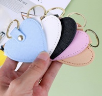 Schattig creatief hartvormig sleutelhanger van PU leer, gepersonaliseerd hartvormig hangend ornament voor tassen, metalen sleutelketting, op maat gemaakte groothandels cadeau-accessoire