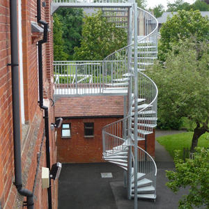 Escalier en colimaçon contemporain pour hôtel, intérieur/extérieur, avec marches en acier, finition mate, garde-corps en acier inoxydable - Product Image 6