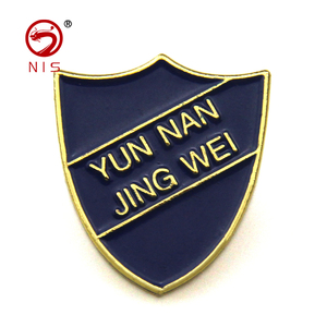 Produttore Professionale di <span class=keywords><strong>Badge</strong></span> Personalizzati con Stampa UV e Pittura del Design a Scelta - Product Image 1