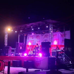 SINOSWAN ST100 Palco Mobile su Rimorchio Idraulico 33x30ft 10x9m per Concerti e Manifestazioni Evangeliche per 5000-10000 Persone - Product Image 3