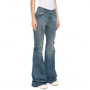 Jeans de mezclilla elásticos ajustados de tiro bajo para mujer, pantalones casuales de mezclilla de campana largos con efecto apilado y corte bootcut en azul. - Product Image 3