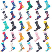 Chaussettes unisexes fantaisie à faible MOQ, personnalisables avec logo, pour hommes et femmes, motif jacquard coloré et amusant, style mode, chaussettes montantes ou courtes.
