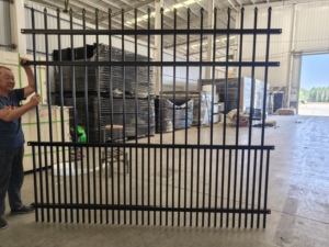 Paneles de Cerca para Jardín de Acero Galvanizado Premium de 6 Pies, Diseño 3D Ecológico que Ofrece una Fuerte Protección para Uso Residencial - Product Image 5