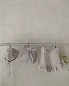 Conjuntos de Ropa de Verano para Bebés y Niñas Pequeñas, Estilo Coreano Vintage, 3 Piezas: Camiseta sin Mangas, Pantalones Cortos y Gorro - Product Image 3