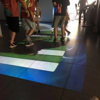 Actualización de software de piso interactivo con función de visualización de vídeo