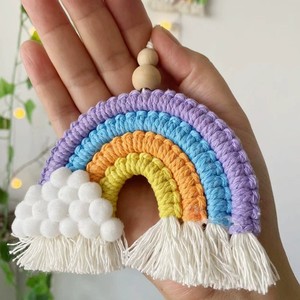 Decorazione da parete per cameretta, arcobaleno in macramè multicolore fatto a mano. - Product Image 4