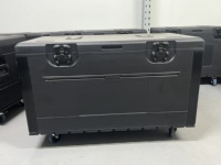 Boîte de protection LED en PE robuste et détachable, étanche, antichoc, empilable, avec roues, pour économiser sur les frais de transport pour les panneaux LED standard
