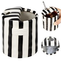 Mug en céramique rayé peint à la main, tasse à thé glacé moderne avec trou pour paille pour la décoration de table à la maison