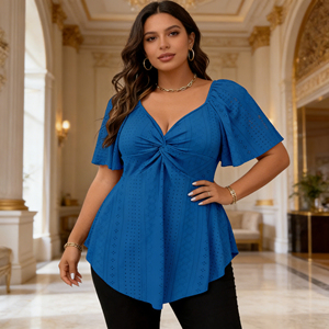 Blusa de talla grande para mujer con cuello en V, diseño retorcido frontal, bordado de ojales, mangas acampanadas y dobladillo asimétrico - Product Image 6
