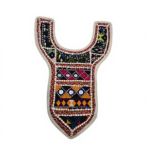 Parche Triangular Bordado a Mano para Cuello, Estilo Cosido, Tela de Lona para Regalos y Ropa, Disponible al por Mayor - Product Image 1