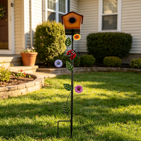 Prix d'usine Décoration de jardin extérieure en métal vieilli vintage, piquet nichoir à oiseaux et décoration murale pour jardin en forme de coccinelle