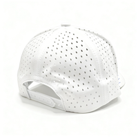 Op maat gemaakte sportieve fruit-golfpet met koord, lasergeperforeerd, PU-gecoate, waterdichte, witte, gebogen klep, outdoor sport, OEM