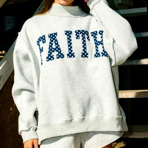 Sudadera de cuello alto oversize para mujer al por mayor con estampado de lunares y letras, logo personalizado, manga corta, invierno - Product Image 1