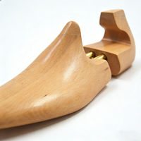 Embauchoirs en bois réglables anti-plis Baifangyi OEM en gros avec support anti-déformation pour hommes