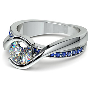 Anello da Donna con Linee Intrecciate e Zirconia Cubica, Gioiello di Moda a Doppio Strato - Product Image 2