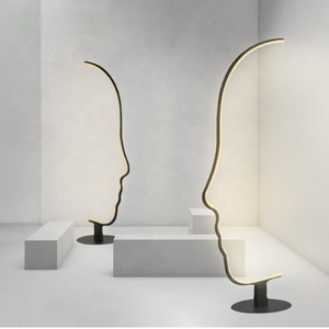 Lámpara <span class=keywords><strong>de</strong></span> pie con luz <span class=keywords><strong>de</strong></span> escultura LED artística moderna <span class=keywords><strong>de</strong></span> rostro humano para sala <span class=keywords><strong>de</strong></span> estar, decoración <span class=keywords><strong>de</strong></span> esquina del vestíbulo del Hotel - Product Image 1