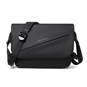 Sac bandoulière tendance pour homme, léger, avec fermeture éclair, sac de poitrine, sac messager à la mode pour usage quotidien - Product Image 1