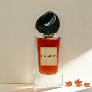 Perfume de Cuero Vegetal Natural con Esencias Amaderadas, Fragancia Duradera, Estilo Nostálgico Invernal, Eau de Parfum - Product Image 1