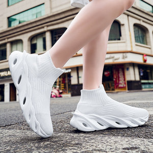 Wholesale Casual Lightweight <strong>Fly</strong> Knitted Upper Sports Tn <strong>Shoes</strong> Trainers Non-slip Breathable Large Size <strong>Walking</strong> Sneakers - Product Image 5
