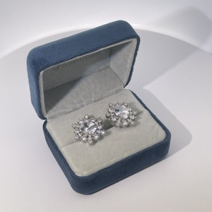 ต่างหูแบบติดหูทรงรีประดับเพชรซิร์คอนรูปเกล็ดหิมะ ชุบทองเหลือง ดีไซน์หรูหรา คลาสสิก จากทินายู เจมส์ สำหรับผู้หญิง - Product Image 6