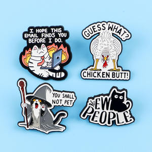 Hersteller-Großhandel: Cartoon-Charaktere Anime Emaille-Pins – Kreative Metall-Anstecknadeln mit Zitaten – Lagerbestand Katzen-Broschen - Product Image 3