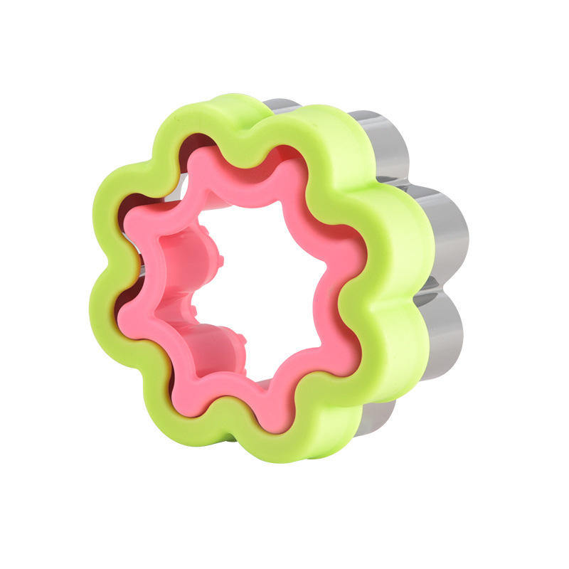 Flower-shaped sandwich mold