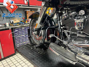 带Delrin滑块的防撞杆哈雷旅游公路滑行/街道滑行/公路国王FLHX FLHR 2014-2025的2步发动机防护装置 - Product Image 6