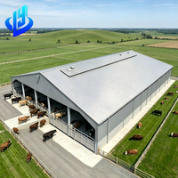Structure en acier préfabriquée pour étable à vaches, compatible avec les systèmes de boxes libres et de boxes à encastrement, pour la fabrication industrielle, la production, les entrepôts et les exploitations agricoles